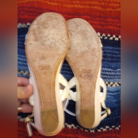 Prada patent t-strap sandals 10 - Picture 6 of 7